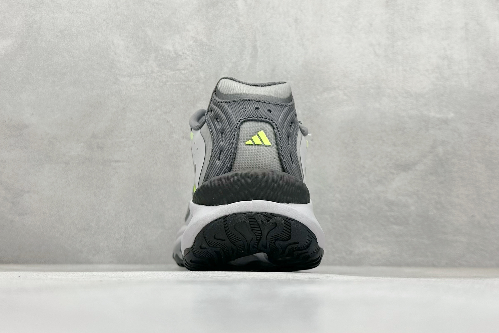 图片[6]-Adidas CLIMACOOL XLG 4.0 复古休闲老爹鞋 鞋面是透气网面和皮革拼接 脚感轻盈 不闷汗 每次穿着跑步都感觉脚底在自由呼吸 鞋底是adidas经典的防滑设计 纹路很深 抓地力超稳 低帮设计很显脚踝纤细 却不失满满的包围安全感 货号：JQ4940 尺码：36 36.5 37 38 38.5 39 40 40.5 41 42 42.5 43 44 45-选品中心