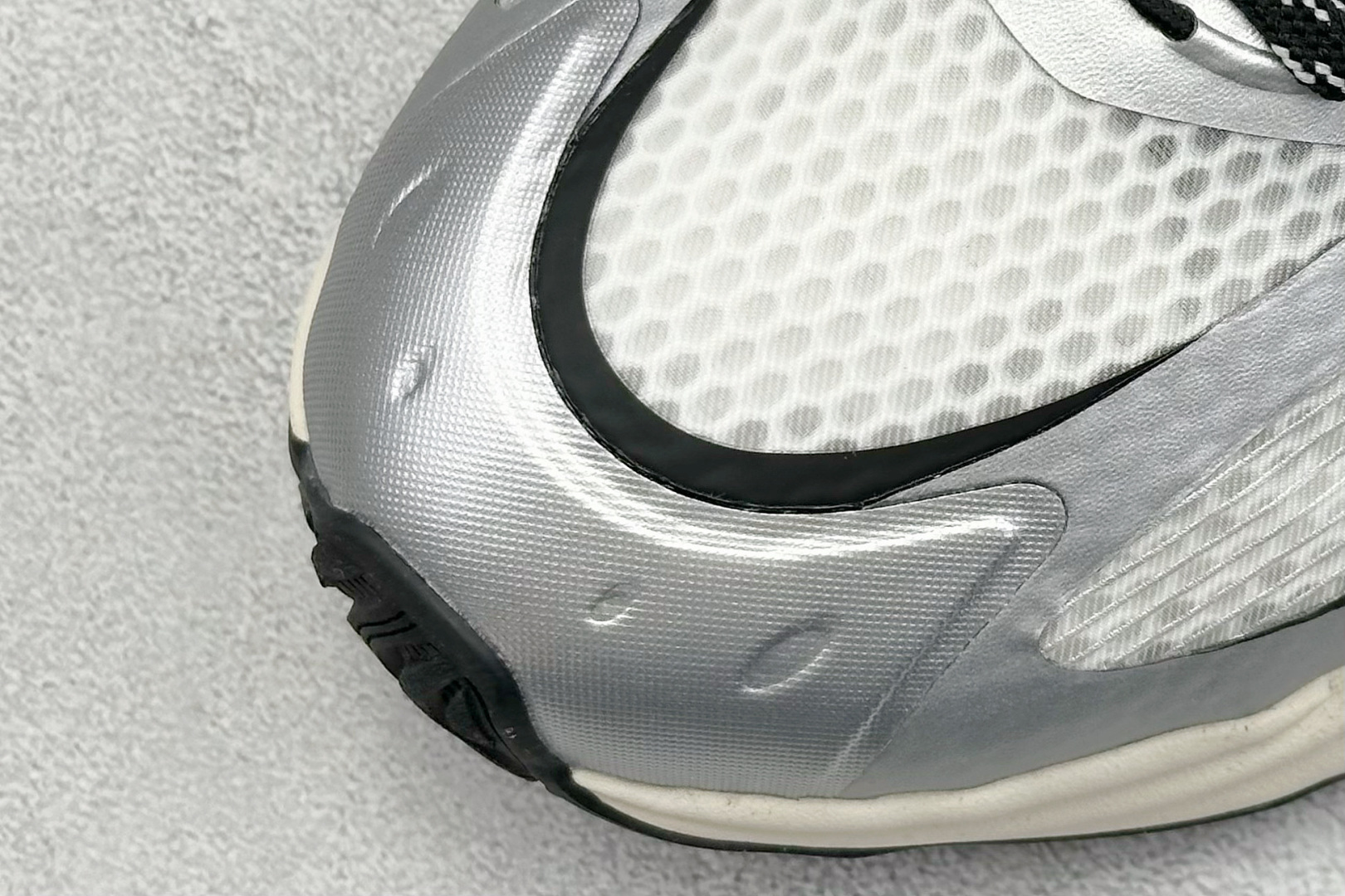 图片[7]-Adidas CLIMACOOL XLG 4.0 复古休闲老爹鞋 鞋面是透气网面和皮革拼接 脚感轻盈 不闷汗 每次穿着跑步都感觉脚底在自由呼吸 鞋底是adidas经典的防滑设计 纹路很深 抓地力超稳 低帮设计很显脚踝纤细 却不失满满的包围安全感 货号：JQ4941 尺码：36 36.5 37 38 38.5 39 40 40.5 41 42 42.5 43 44 45-选品中心