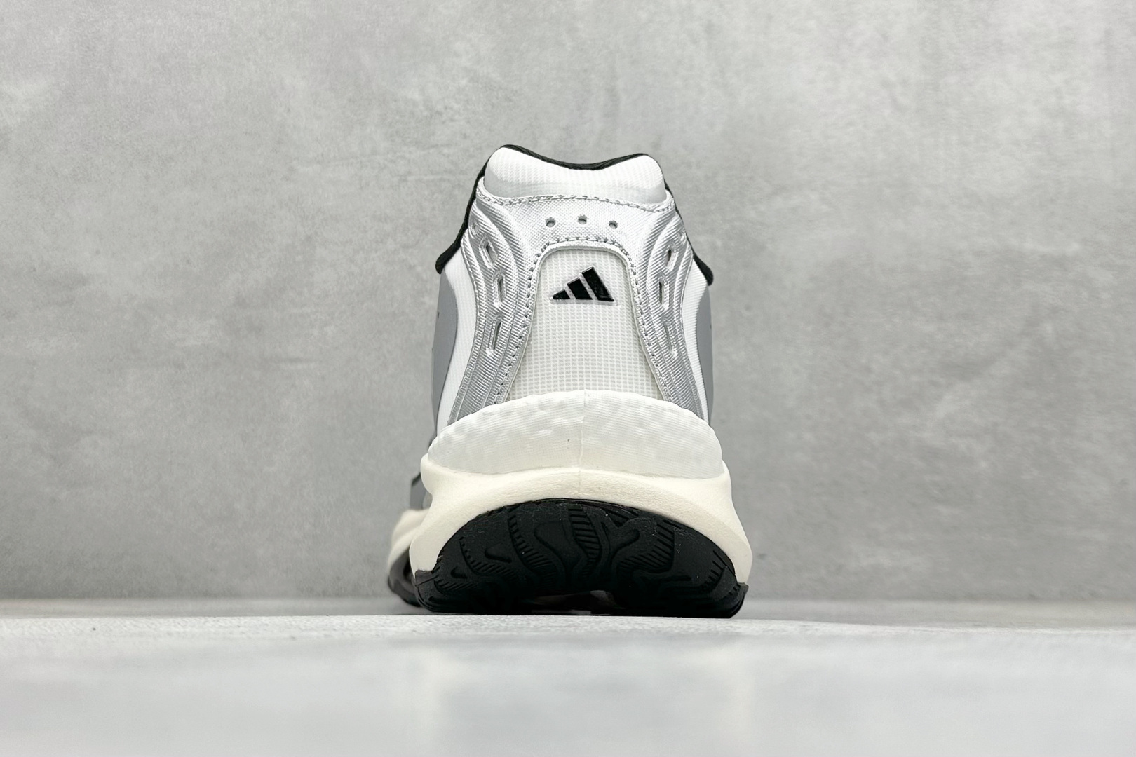 图片[6]-Adidas CLIMACOOL XLG 4.0 复古休闲老爹鞋 鞋面是透气网面和皮革拼接 脚感轻盈 不闷汗 每次穿着跑步都感觉脚底在自由呼吸 鞋底是adidas经典的防滑设计 纹路很深 抓地力超稳 低帮设计很显脚踝纤细 却不失满满的包围安全感 货号：JQ4941 尺码：36 36.5 37 38 38.5 39 40 40.5 41 42 42.5 43 44 45-选品中心