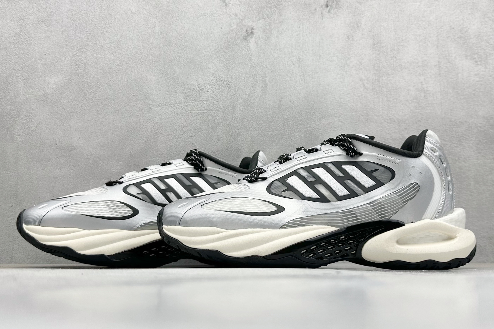 图片[5]-Adidas CLIMACOOL XLG 4.0 复古休闲老爹鞋 鞋面是透气网面和皮革拼接 脚感轻盈 不闷汗 每次穿着跑步都感觉脚底在自由呼吸 鞋底是adidas经典的防滑设计 纹路很深 抓地力超稳 低帮设计很显脚踝纤细 却不失满满的包围安全感 货号：JQ4941 尺码：36 36.5 37 38 38.5 39 40 40.5 41 42 42.5 43 44 45-选品中心