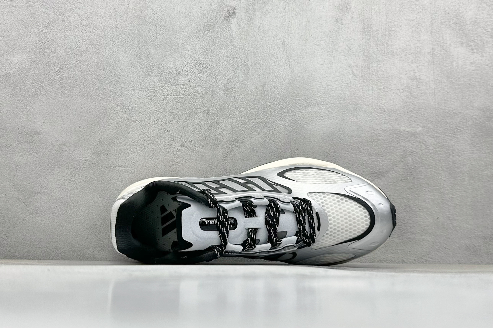 图片[3]-Adidas CLIMACOOL XLG 4.0 复古休闲老爹鞋 鞋面是透气网面和皮革拼接 脚感轻盈 不闷汗 每次穿着跑步都感觉脚底在自由呼吸 鞋底是adidas经典的防滑设计 纹路很深 抓地力超稳 低帮设计很显脚踝纤细 却不失满满的包围安全感 货号：JQ4941 尺码：36 36.5 37 38 38.5 39 40 40.5 41 42 42.5 43 44 45-选品中心