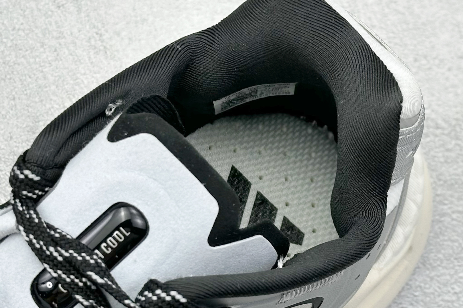 图片[8]-Adidas CLIMACOOL XLG 4.0 复古休闲老爹鞋 鞋面是透气网面和皮革拼接 脚感轻盈 不闷汗 每次穿着跑步都感觉脚底在自由呼吸 鞋底是adidas经典的防滑设计 纹路很深 抓地力超稳 低帮设计很显脚踝纤细 却不失满满的包围安全感 货号：JQ4941 尺码：36 36.5 37 38 38.5 39 40 40.5 41 42 42.5 43 44 45-选品中心