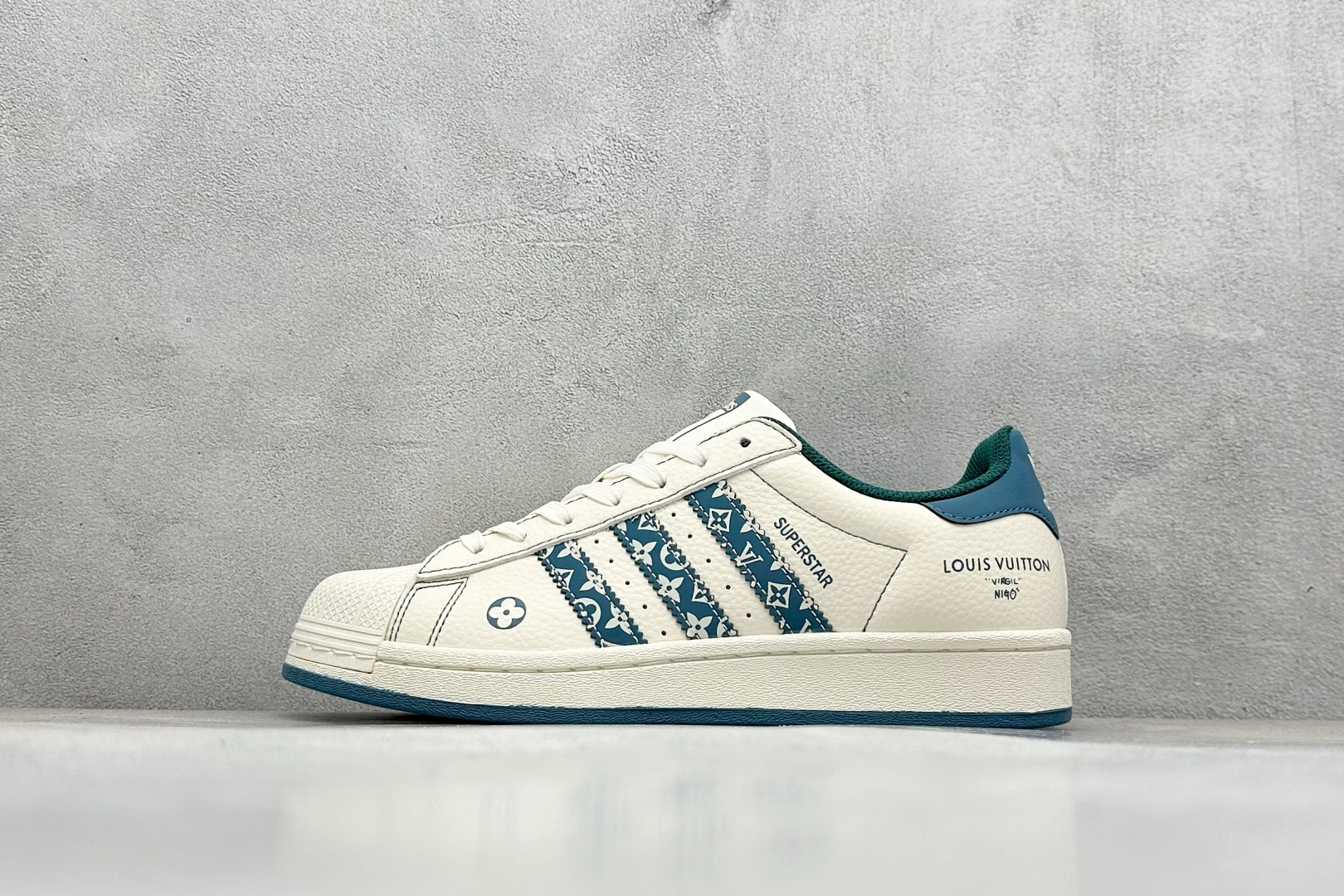 AD Originals Superstar x Louis Vuitton 米蓝  DS0004