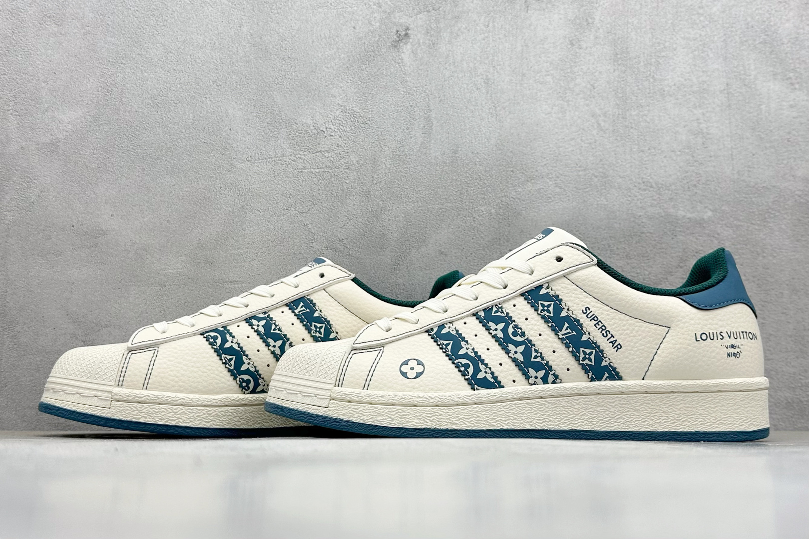 AD Originals Superstar x Louis Vuitton 米蓝  DS0004