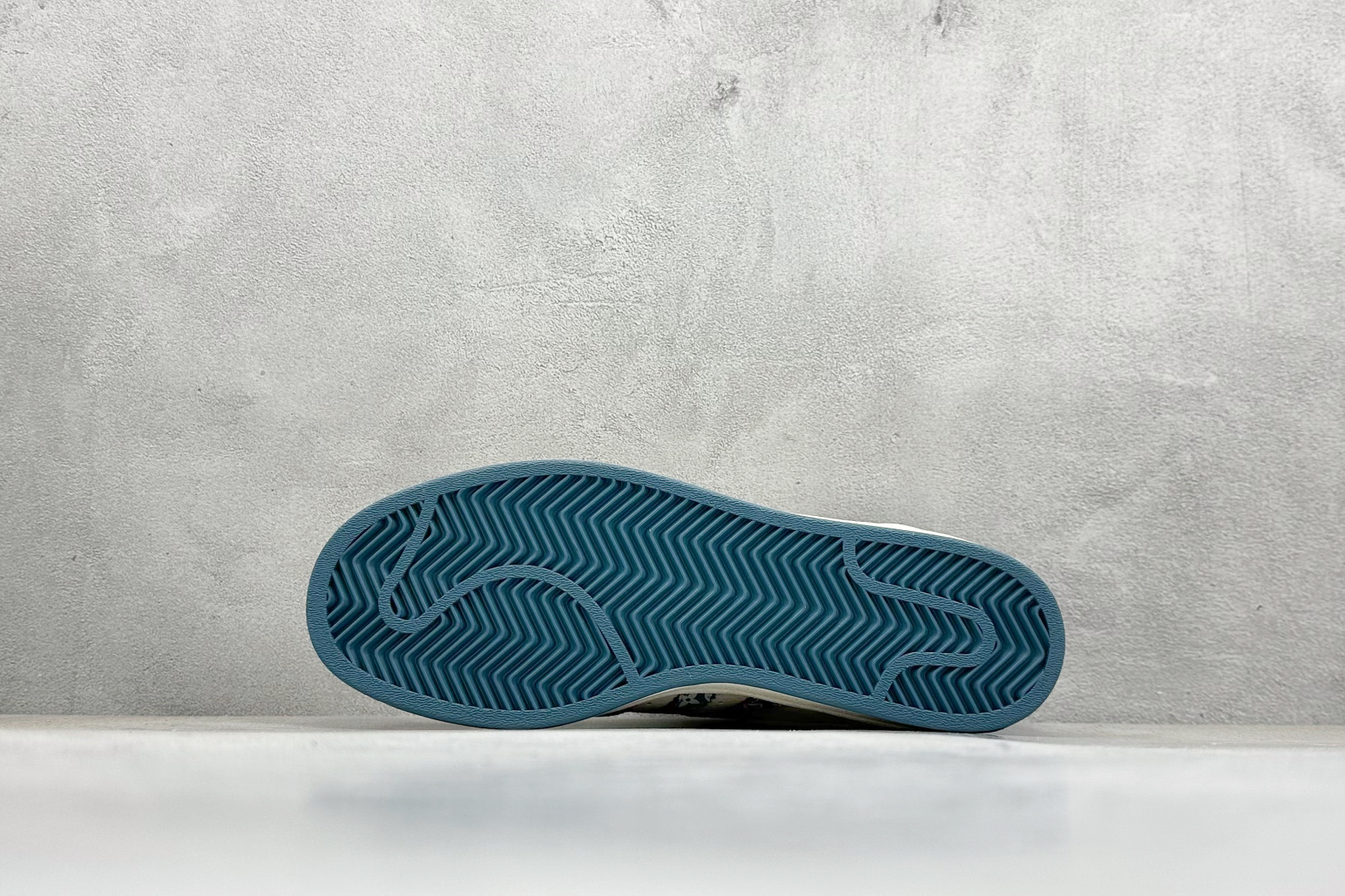 AD Originals Superstar x Louis Vuitton 米蓝  DS0004