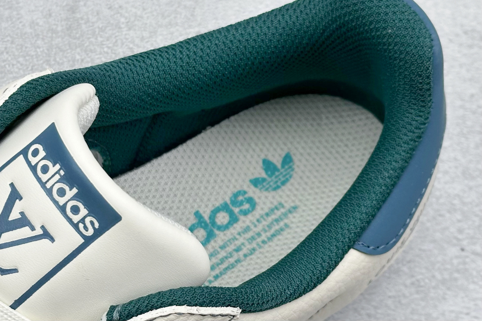 AD Originals Superstar x Louis Vuitton 米蓝  DS0004