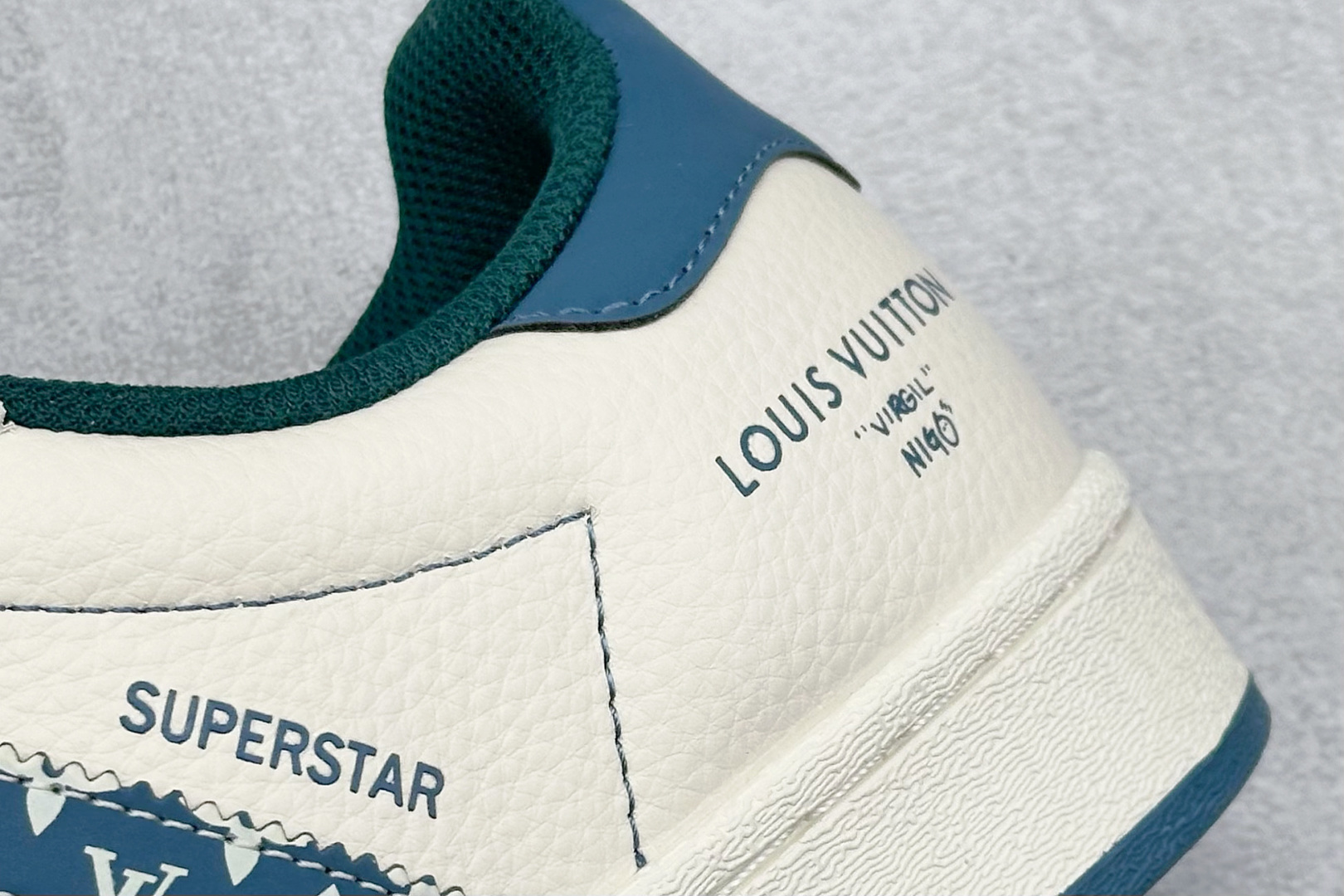 AD Originals Superstar x Louis Vuitton 米蓝  DS0004