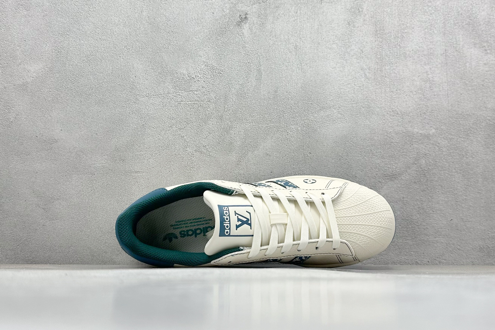 AD Originals Superstar x Louis Vuitton 米蓝  DS0004