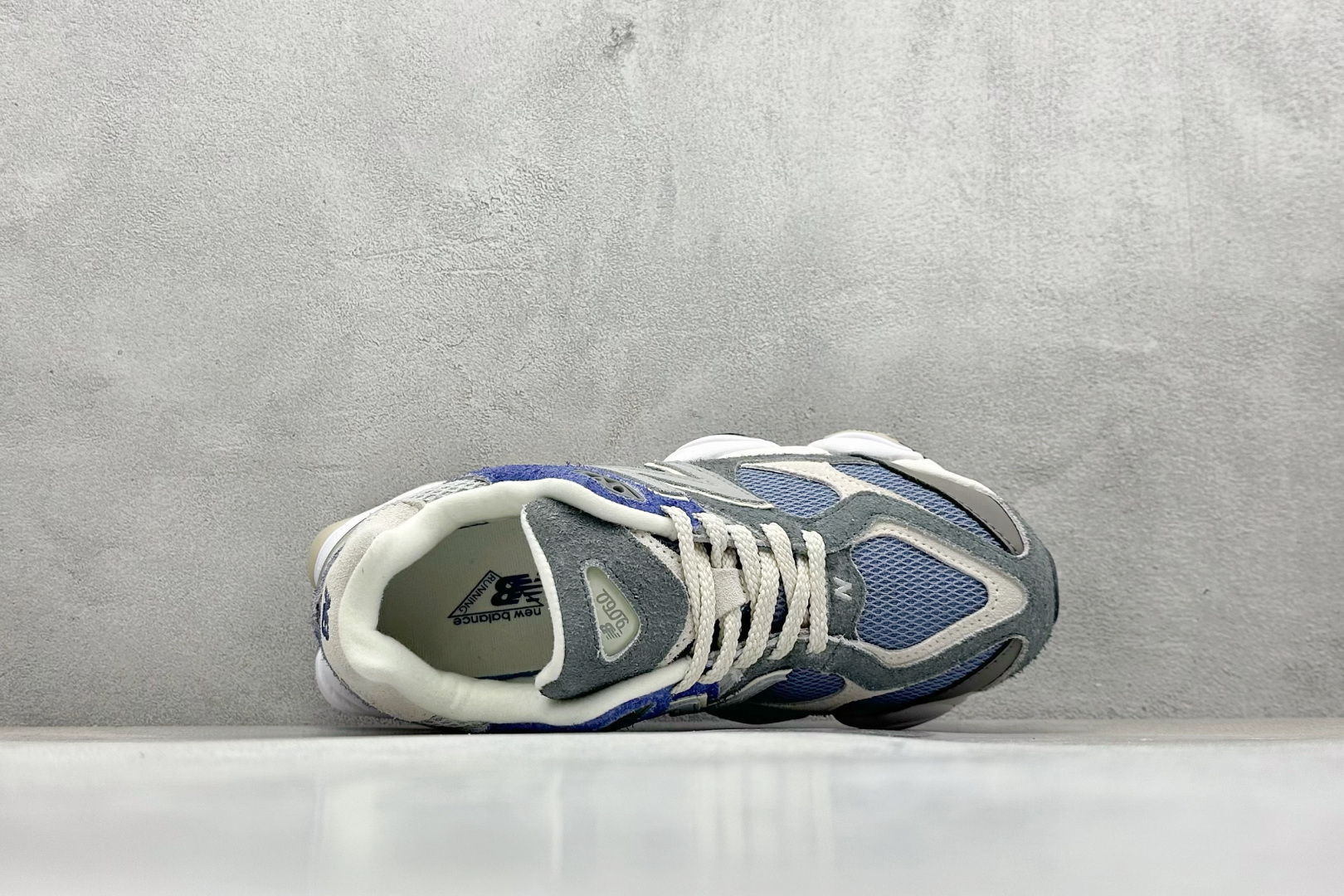 图片[3]-Joe Freshgoods x New Balance NB9060 联名款 复古休闲运动慢跑鞋 鞋款灵感源自设计师本人对夏日的怀日回忆。鞋面大身由空间双格及磨砂鞋面拼接而生，配以柔和、温暖的粉橘色调，夏日氛围拉满#采用大面积网眼以及麂皮材质覆盖鞋身，还原经典气质。搭载ABZORB避震科技，由泡沫聚酯制成，上脚可以有效减少由鞋底反弹对身体及双腿的冲击力 货号： U9060NTA 尺码：36 37 37.5 38 38.5 39.5 40 40.5 41.5 42 42.5 43 44 45-选品中心