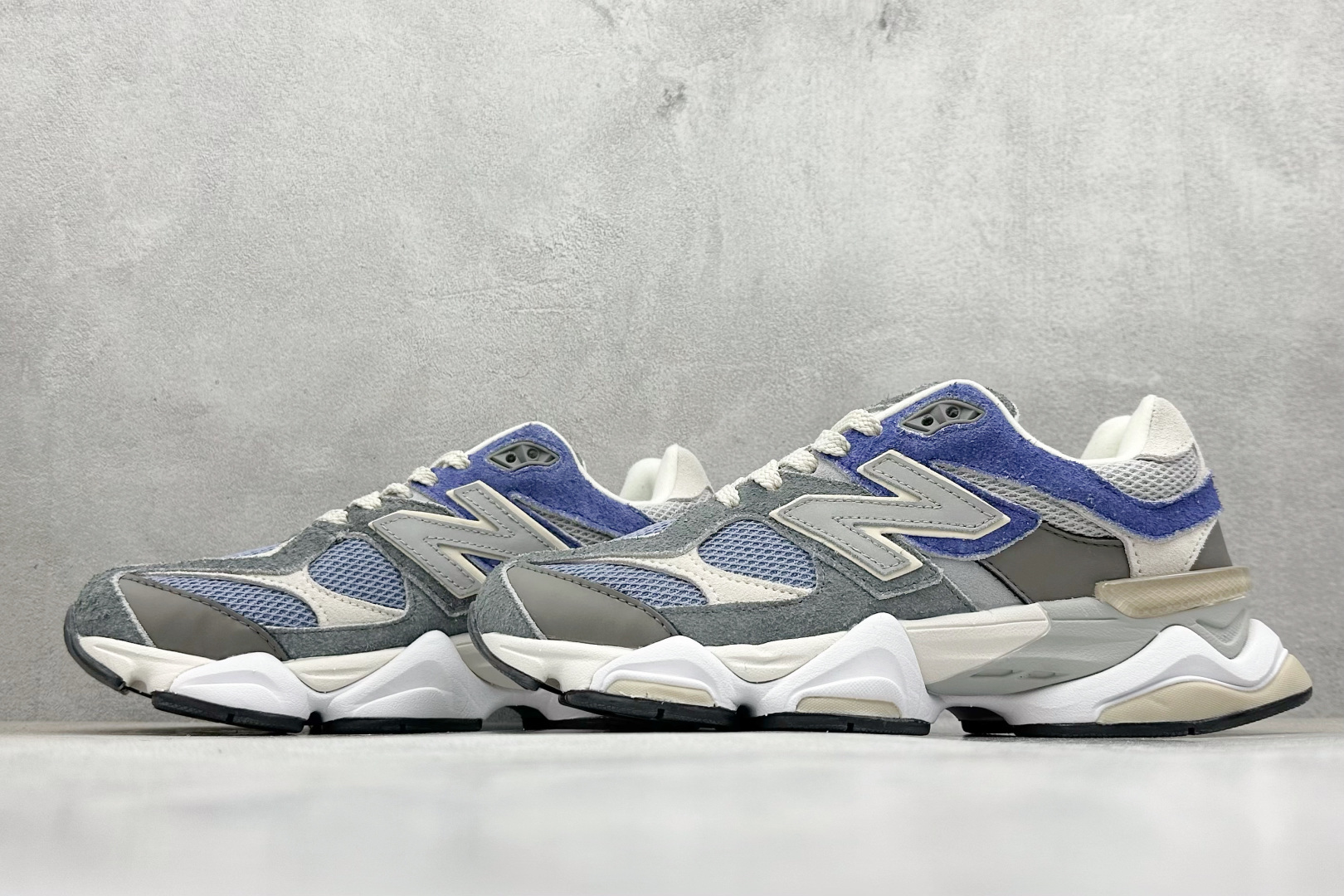 图片[5]-Joe Freshgoods x New Balance NB9060 联名款 复古休闲运动慢跑鞋 鞋款灵感源自设计师本人对夏日的怀日回忆。鞋面大身由空间双格及磨砂鞋面拼接而生，配以柔和、温暖的粉橘色调，夏日氛围拉满#采用大面积网眼以及麂皮材质覆盖鞋身，还原经典气质。搭载ABZORB避震科技，由泡沫聚酯制成，上脚可以有效减少由鞋底反弹对身体及双腿的冲击力 货号： U9060NTA 尺码：36 37 37.5 38 38.5 39.5 40 40.5 41.5 42 42.5 43 44 45-选品中心