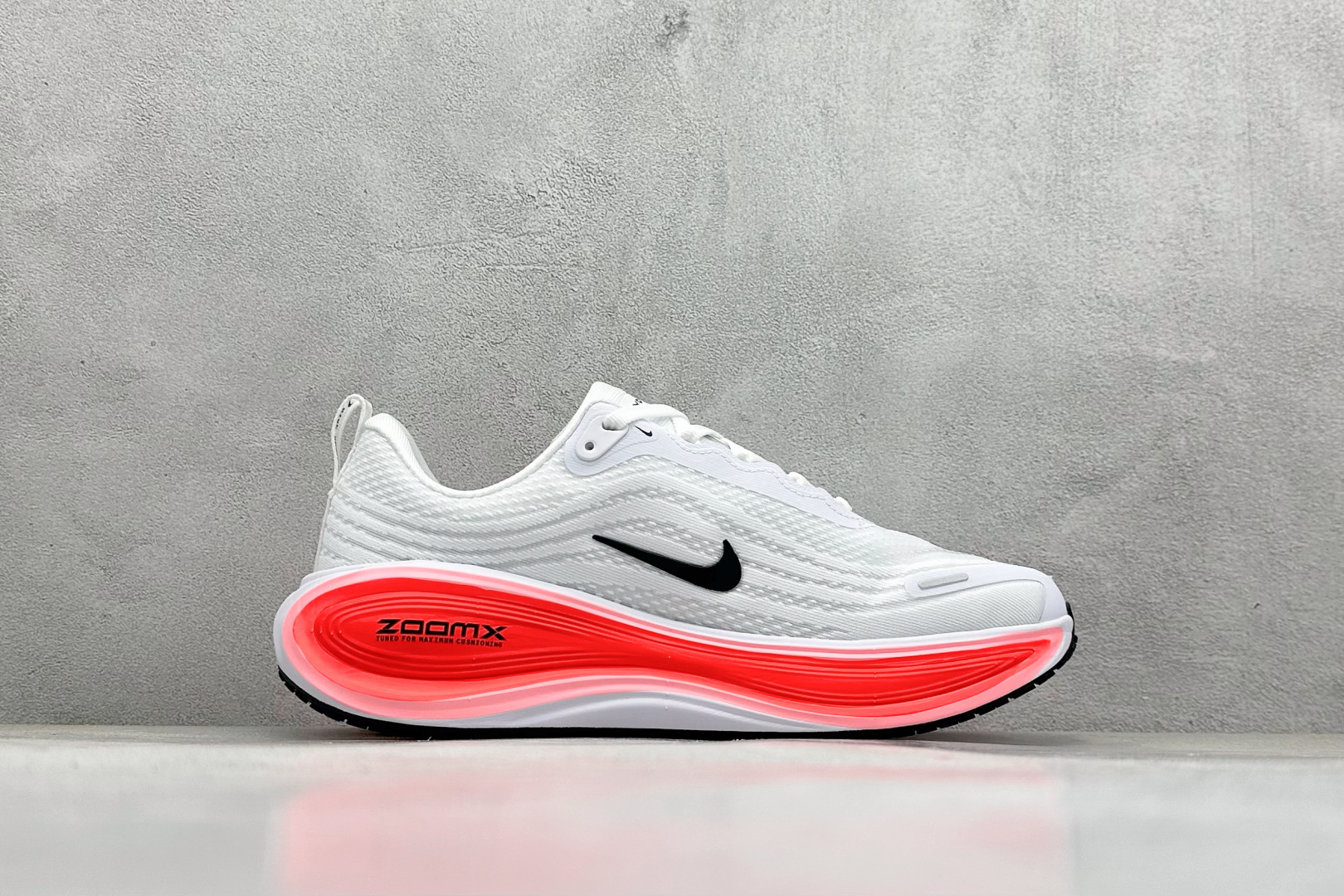 Nike Air Zoom Vomero PLUS 全新科技提前原鞋开发 运动跑鞋  HV8150-100