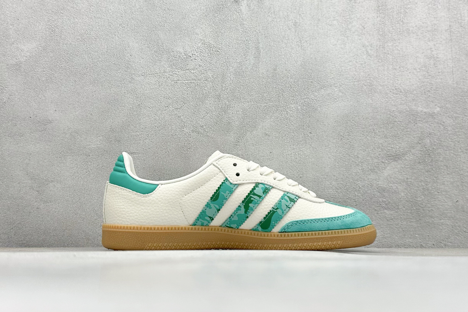 adidoriginals Samba OG x The North Face 绿白 桑巴舞系列复古经典轻便板鞋  XR0012