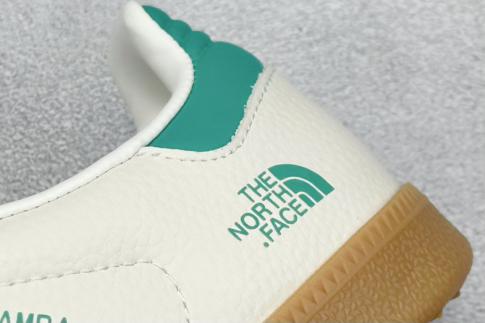 adidoriginals Samba OG x The North Face 绿白 桑巴舞系列复古经典轻便板鞋  XR0012