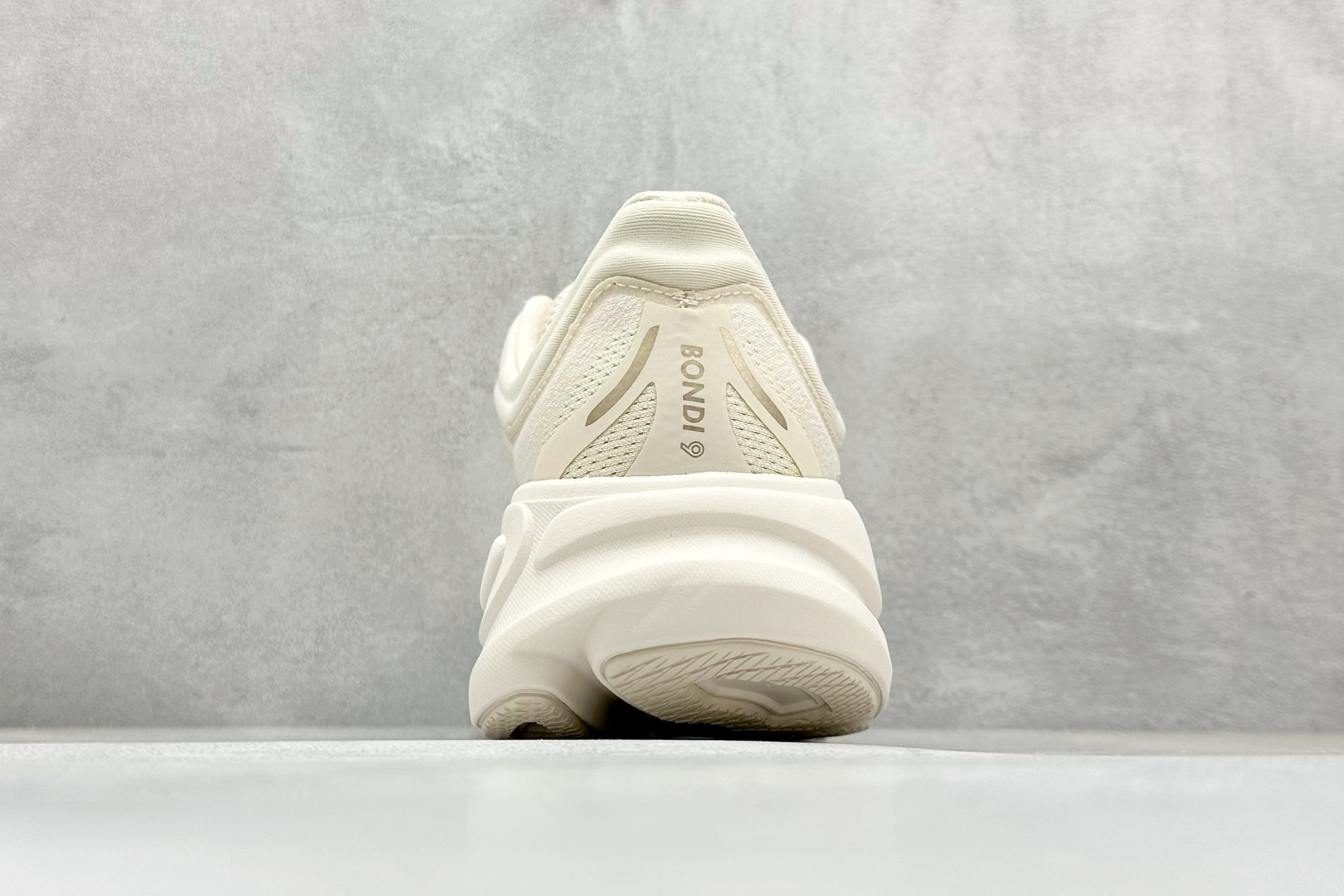 BF版HOKA ONE ONE Bondi 9 机能缓震跑鞋 1162014/VCH