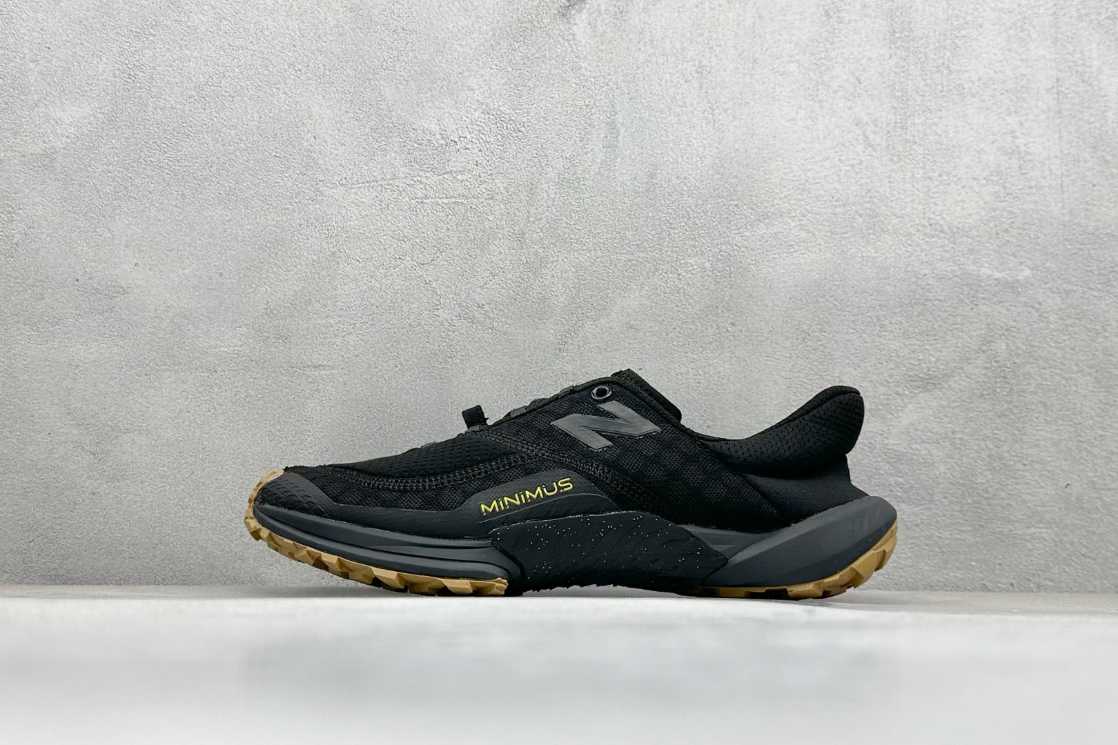 ISSEY MIYAKE/ x New Balance NB MT10O 舒适时尚 减震耐磨 低帮 生活休闲鞋  MTM10LKI