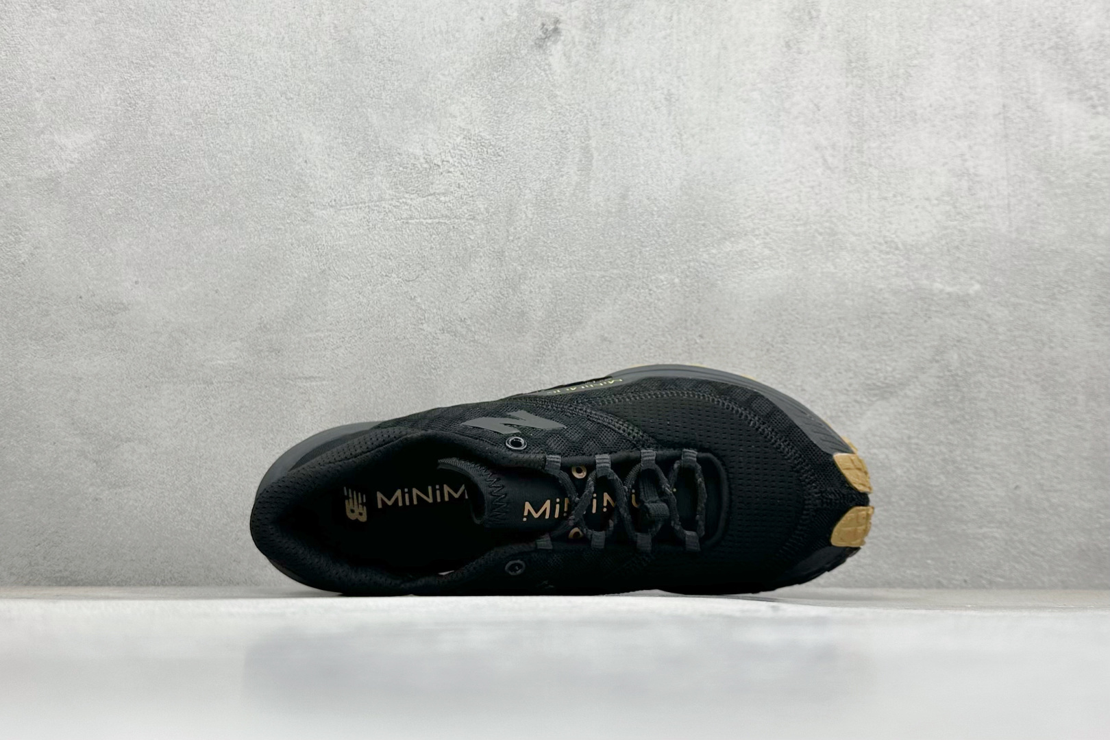 ISSEY MIYAKE/ x New Balance NB MT10O 舒适时尚 减震耐磨 低帮 生活休闲鞋  MTM10LKI