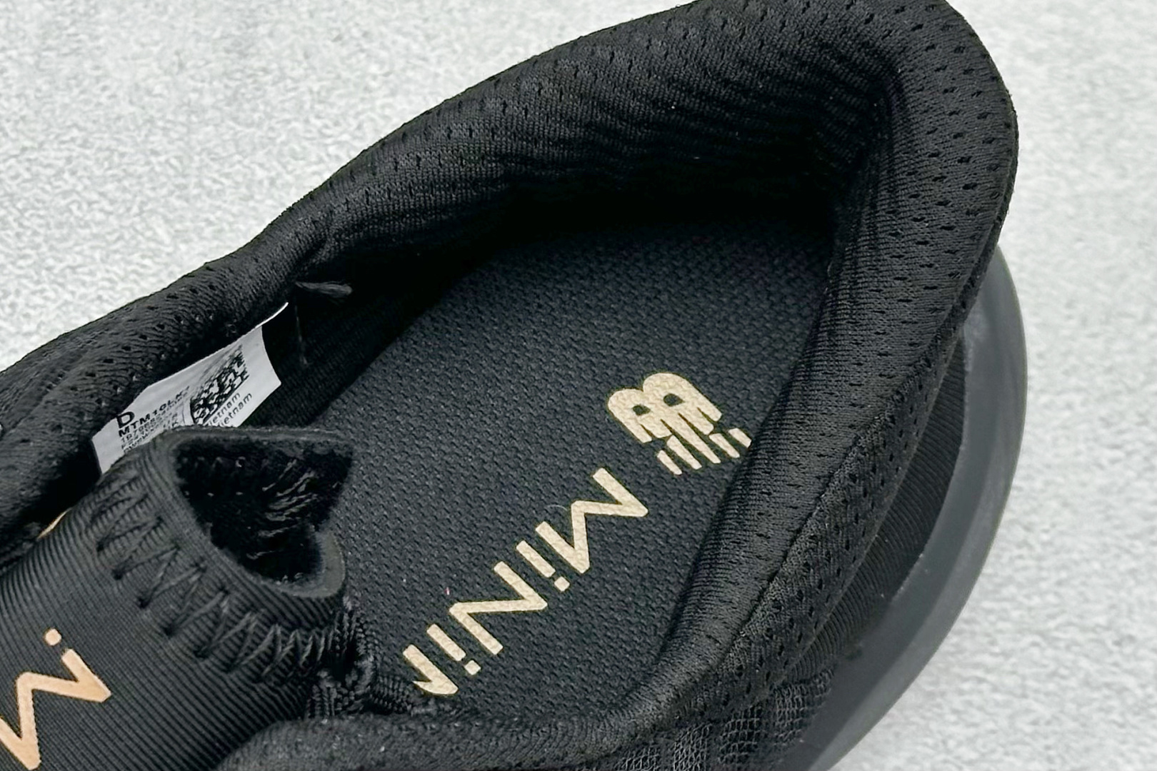 ISSEY MIYAKE/ x New Balance NB MT10O 舒适时尚 减震耐磨 低帮 生活休闲鞋  MTM10LKI