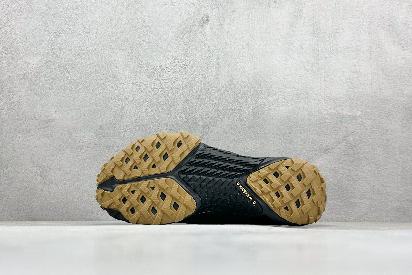 ISSEY MIYAKE/ x New Balance NB MT10O 舒适时尚 减震耐磨 低帮 生活休闲鞋  MTM10LKI