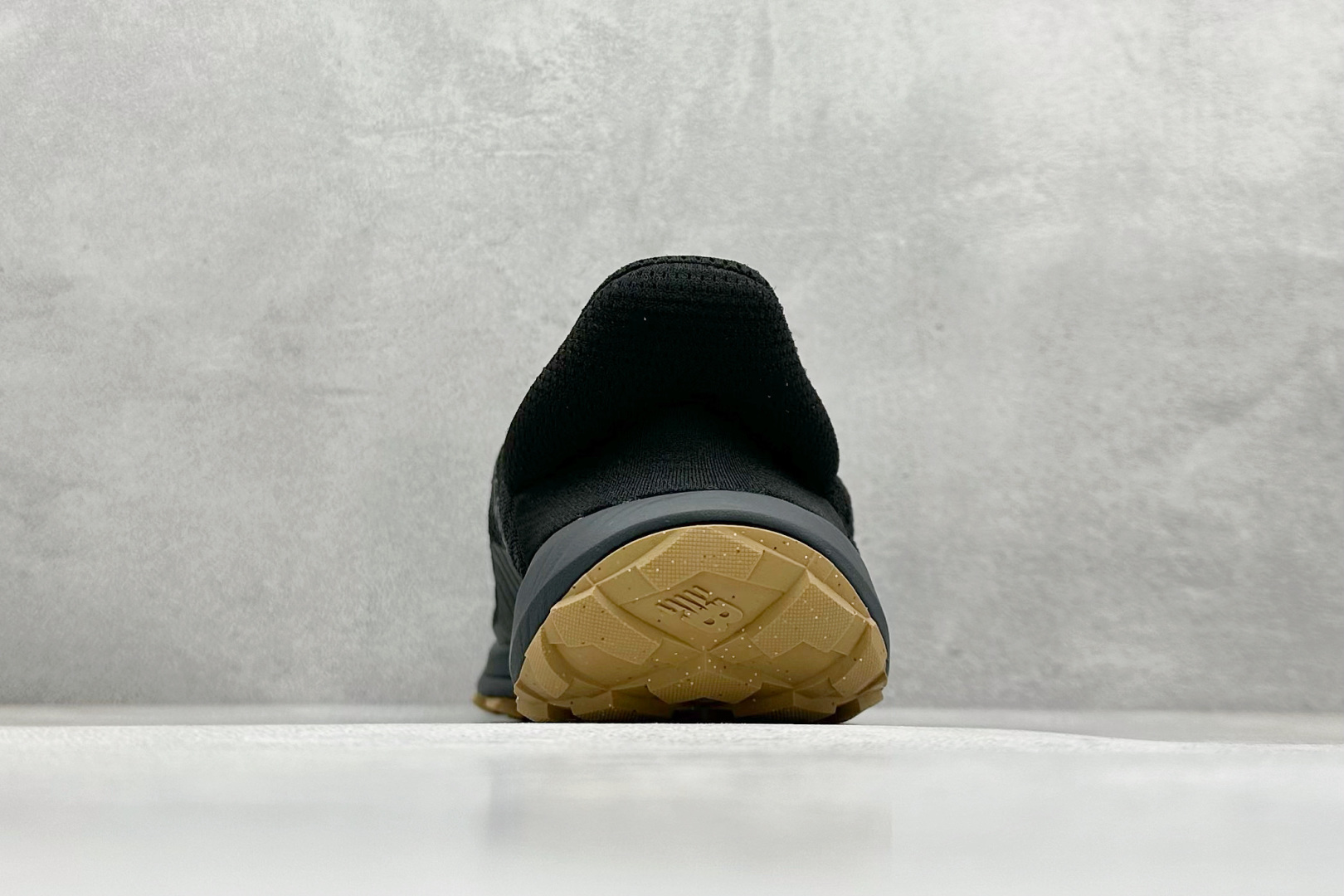 ISSEY MIYAKE/ x New Balance NB MT10O 舒适时尚 减震耐磨 低帮 生活休闲鞋  MTM10LKI