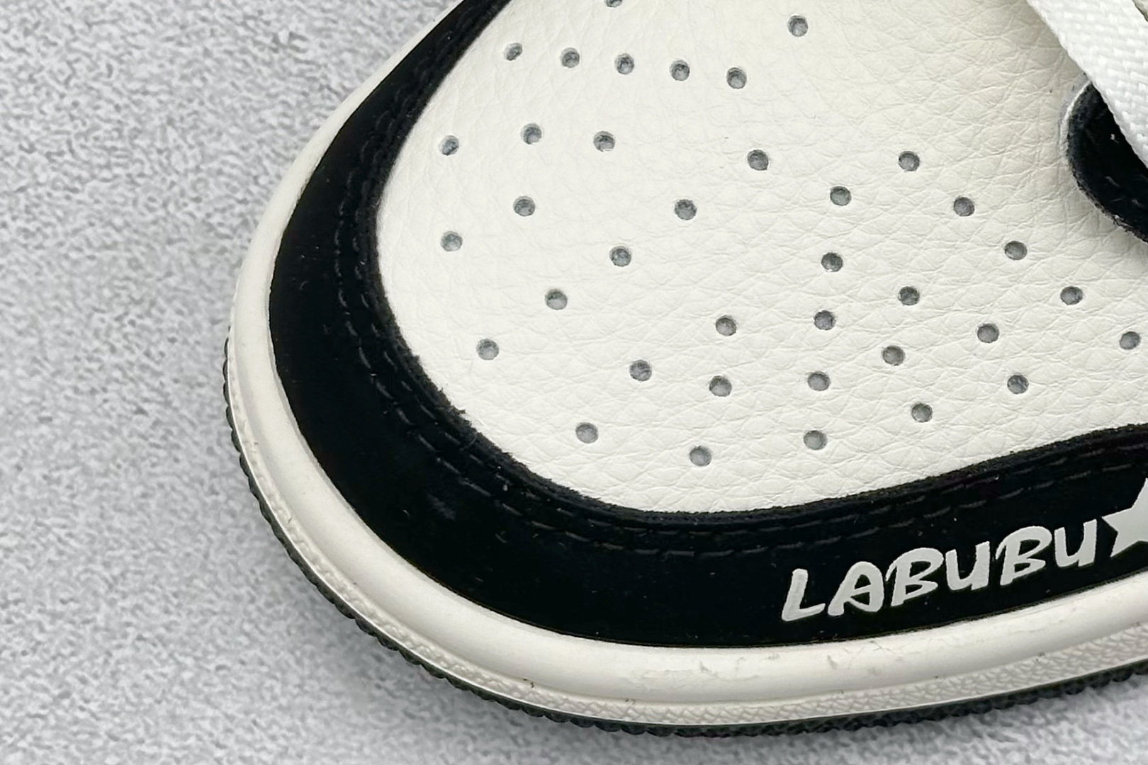 Travis Scott x Nike Air Jordan 1 Low x 拉布布涂鸦 Air Jordan 1 Low 反转黑白拉布布倒钩  XB1979-017