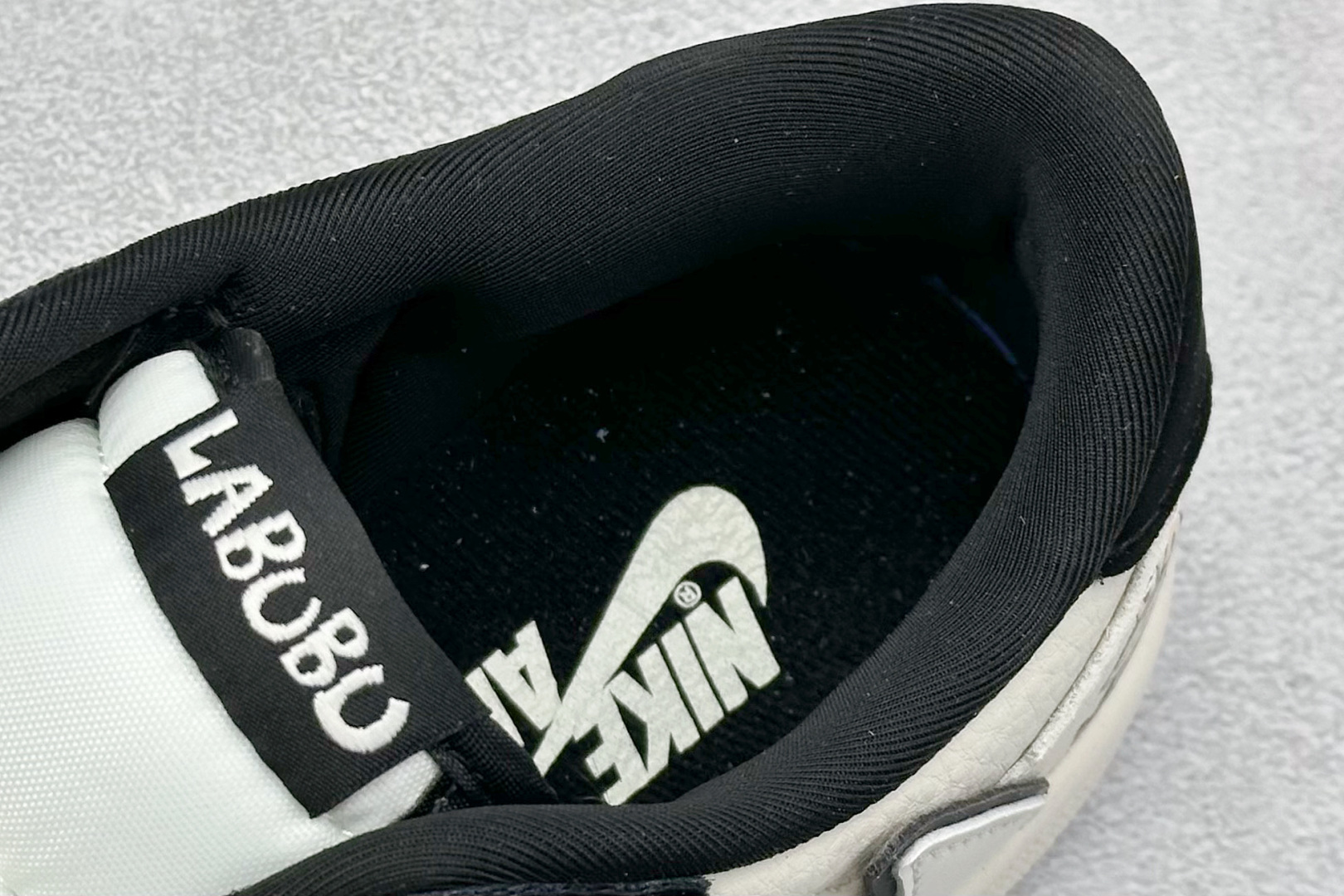 Travis Scott x Nike Air Jordan 1 Low x 拉布布涂鸦 Air Jordan 1 Low 反转黑白拉布布倒钩  XB1979-017