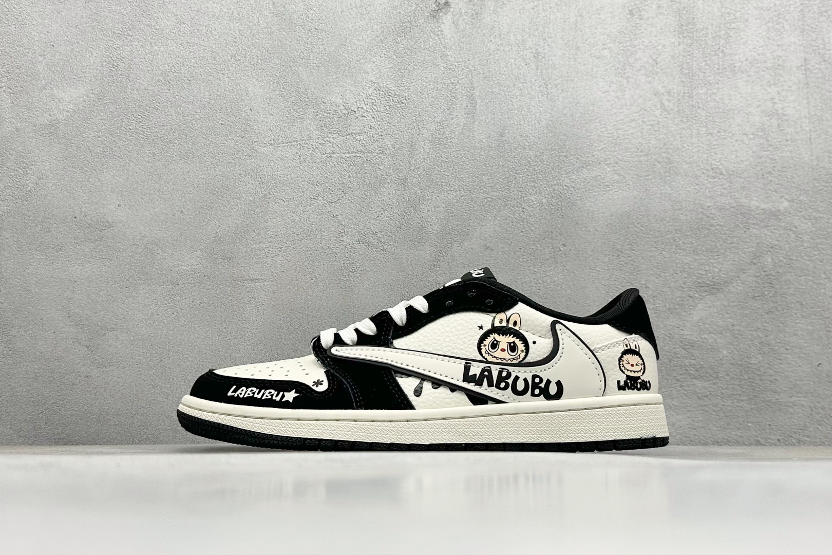 Travis Scott x Nike Air Jordan 1 Low x 拉布布涂鸦 Air Jordan 1 Low 反转黑白拉布布倒钩  XB1979-017