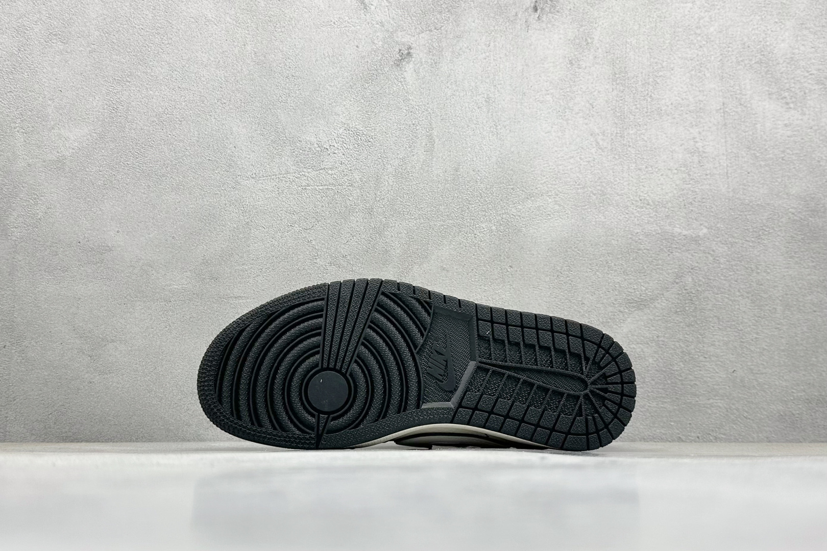 Travis Scott x Nike Air Jordan 1 Low x 拉布布涂鸦 Air Jordan 1 Low 反转黑白拉布布倒钩  XB1979-017
