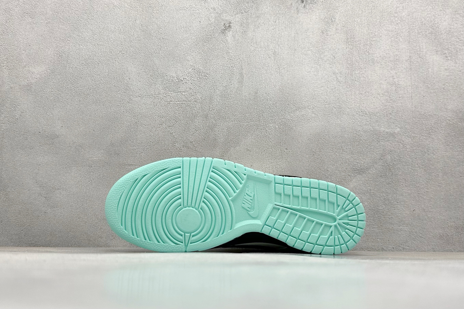 Nike SB Dunk Low Kith联名 双拼米黑三勾 高端定制 低帮休闲板鞋 QW5836-013