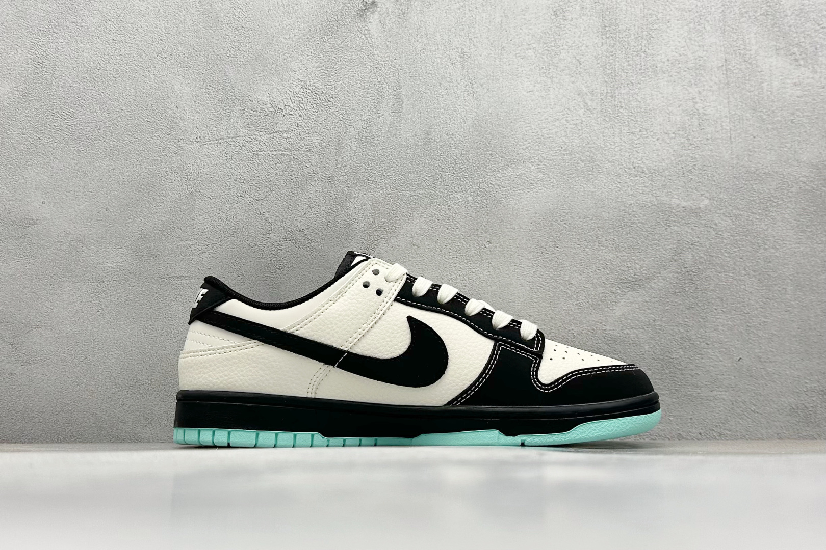 Nike SB Dunk Low Kith联名 双拼米黑三勾 高端定制 低帮休闲板鞋 QW5836-013