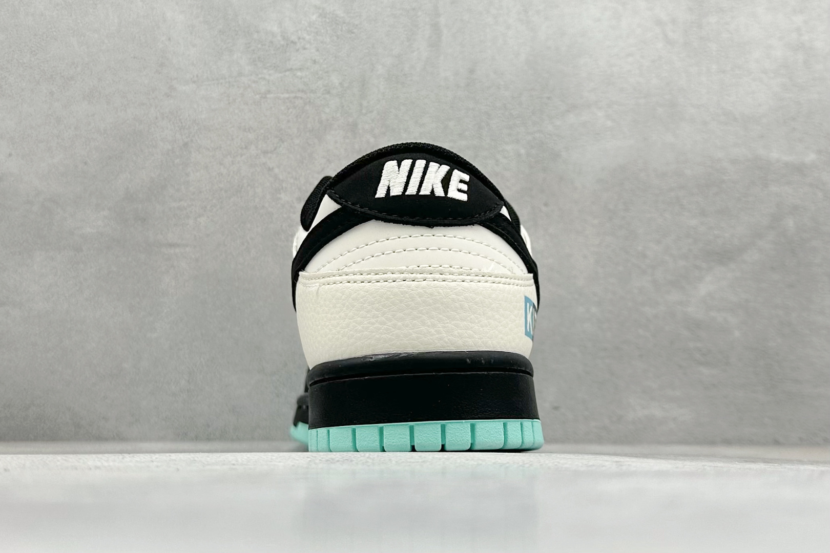 Nike SB Dunk Low Kith联名 双拼米黑三勾 高端定制 低帮休闲板鞋 QW5836-013