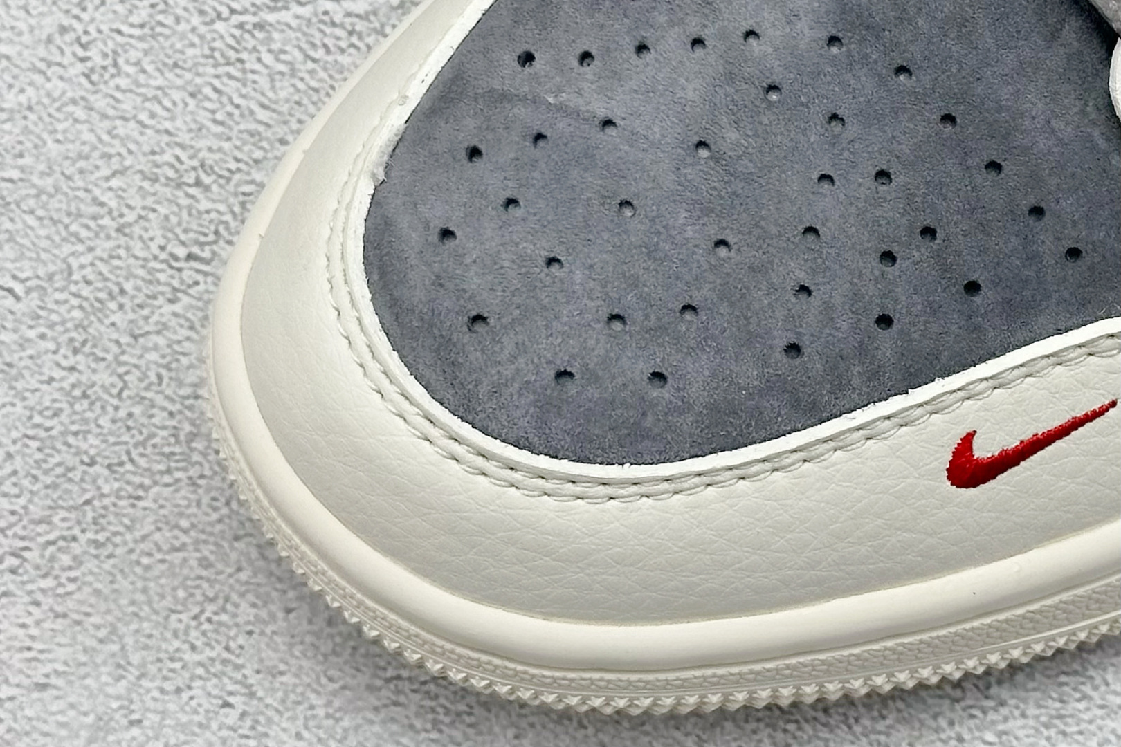 福利特价 
Air Jordan 1 Low 北面联名 高端定制 低帮复古篮球鞋
#定制鞋盒 大厂纯原品
