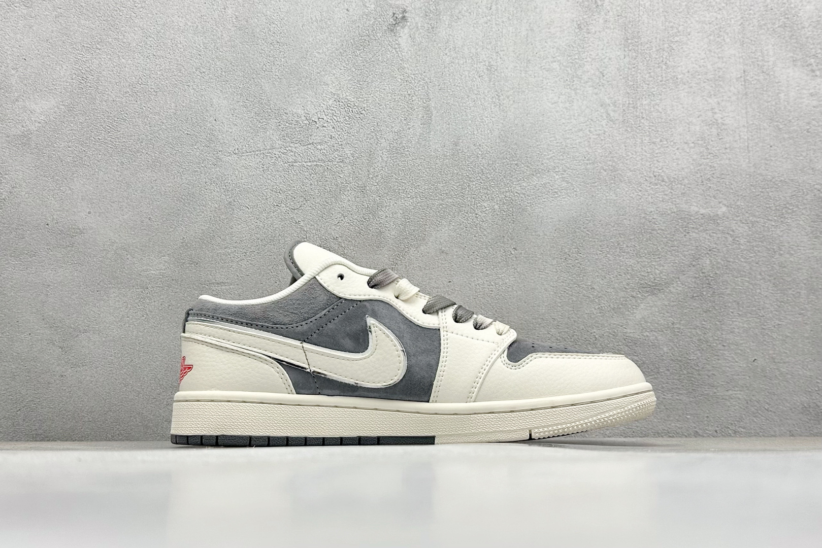 福利特价 
Air Jordan 1 Low 北面联名 高端定制 低帮复古篮球鞋
#定制鞋盒 大厂纯原品