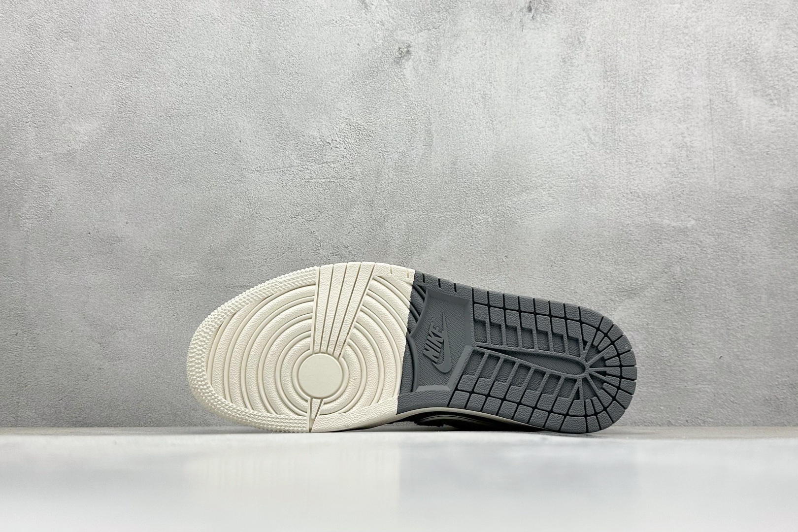 福利特价 
Air Jordan 1 Low 北面联名 高端定制 低帮复古篮球鞋
#定制鞋盒 大厂纯原品