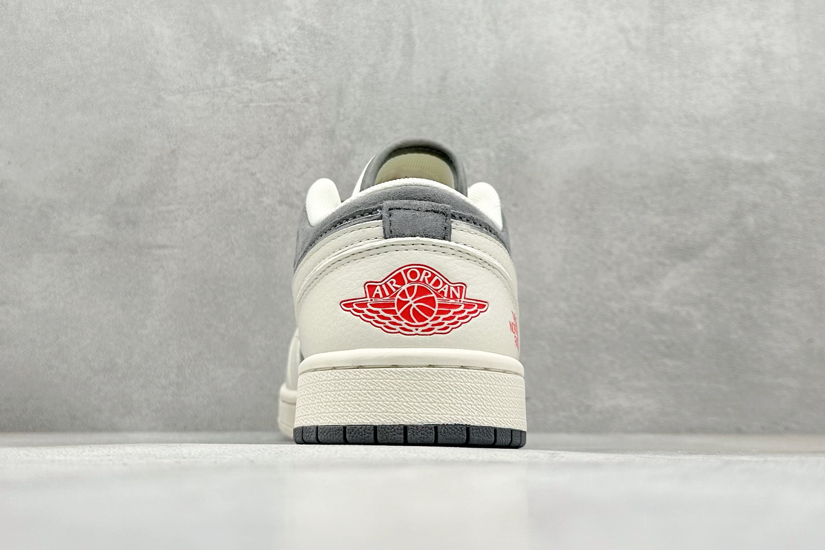 福利特价 
Air Jordan 1 Low 北面联名 高端定制 低帮复古篮球鞋
#定制鞋盒 大厂纯原品