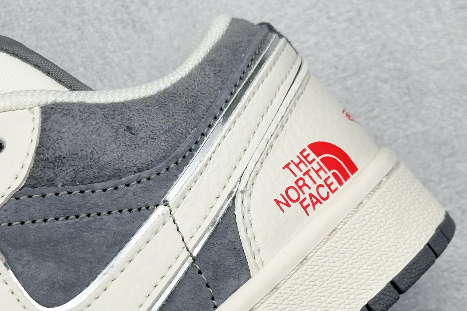 福利特价 
Air Jordan 1 Low 北面联名 高端定制 低帮复古篮球鞋
#定制鞋盒 大厂纯原品