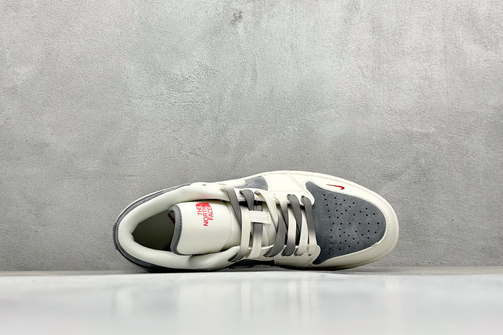 福利特价 
Air Jordan 1 Low 北面联名 高端定制 低帮复古篮球鞋
#定制鞋盒 大厂纯原品