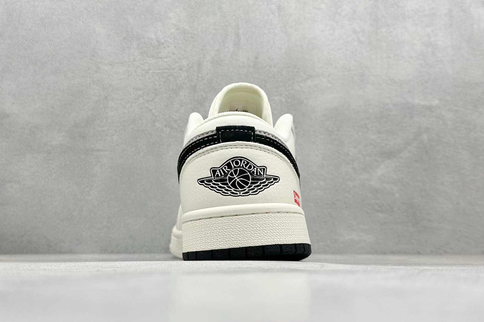福利特价 
Air Jordan 1 Low SUP联名 高端定制 低帮复古篮球鞋
#定制鞋盒 大厂纯原