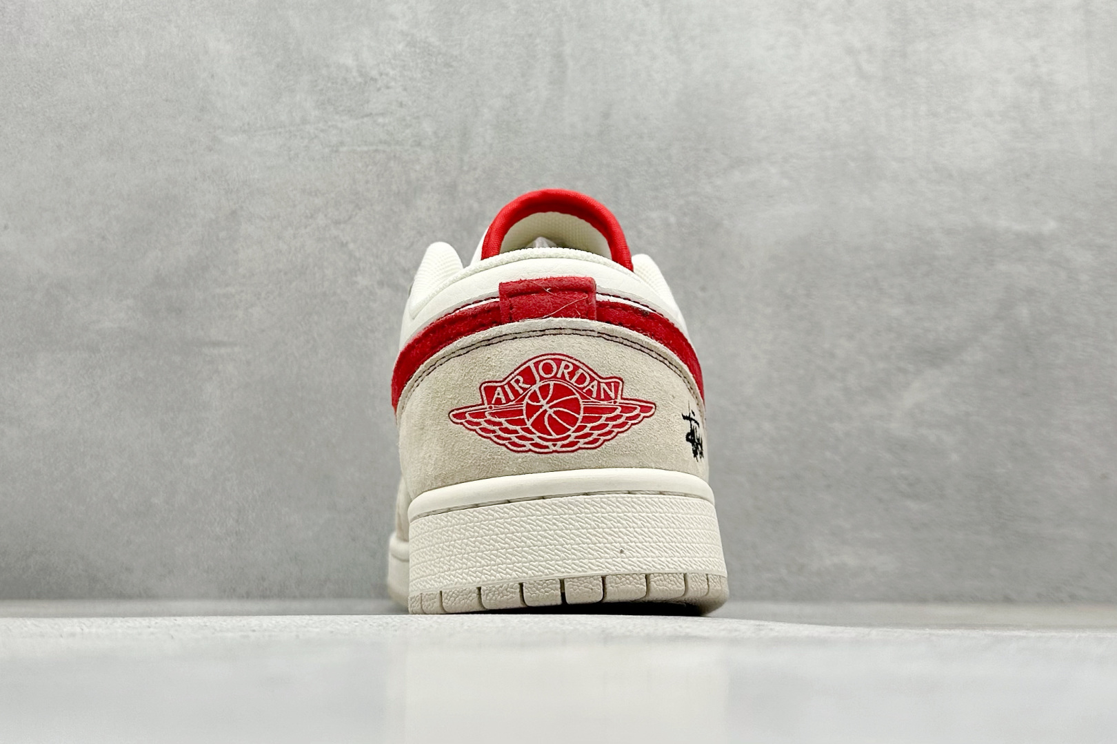 福利特价 
Air Jordan 1 Low 斯图西联名 高端定制 低帮复古篮球鞋
#定制鞋盒 大厂纯原