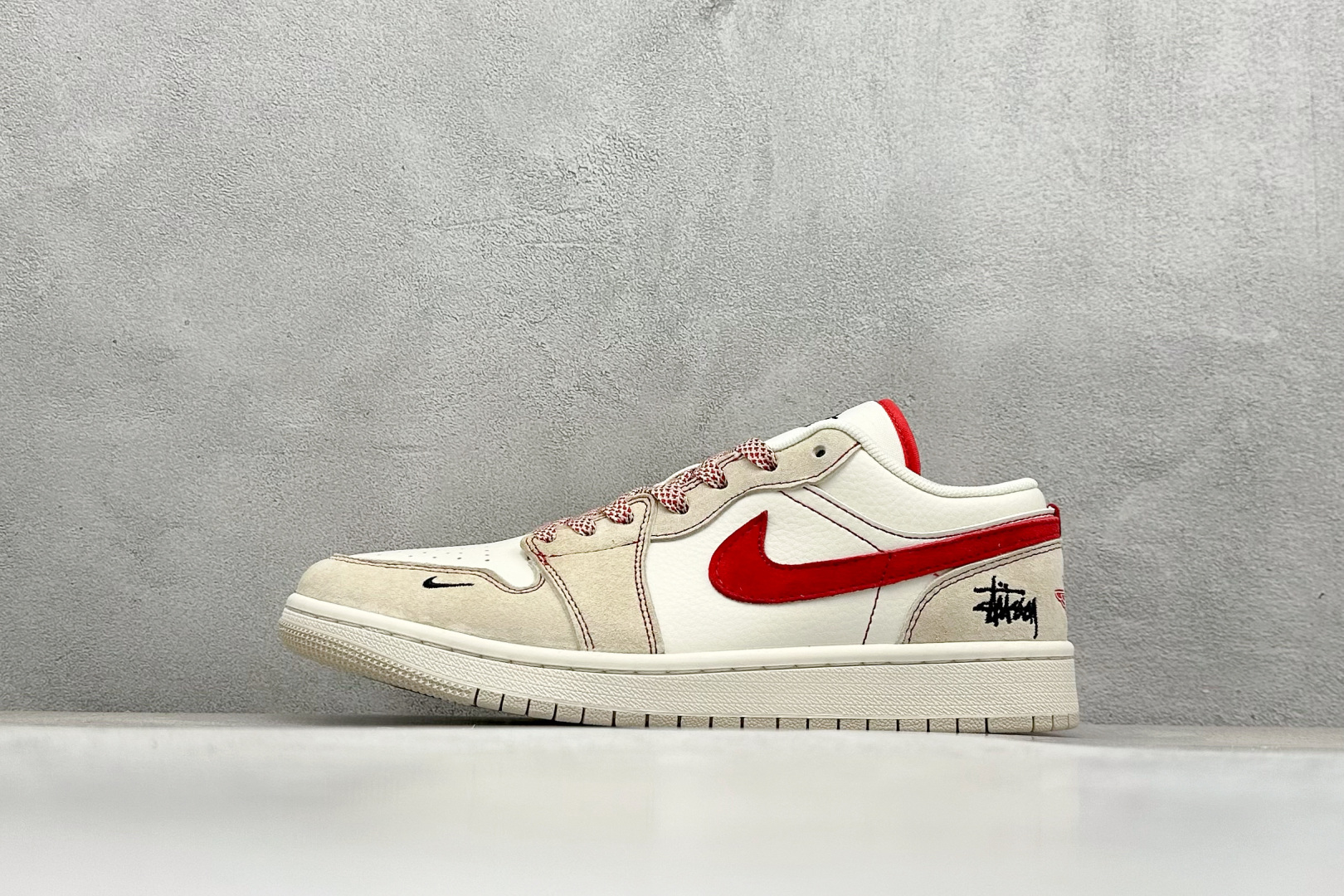 福利特价 
Air Jordan 1 Low 斯图西联名 高端定制 低帮复古篮球鞋
#定制鞋盒 大厂纯原