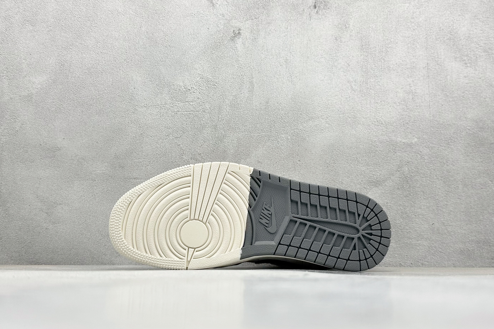 福利特价 
Air Jordan 1 Low 斯图西联名 高端定制 低帮复古篮球鞋
#定制鞋盒 大厂纯原