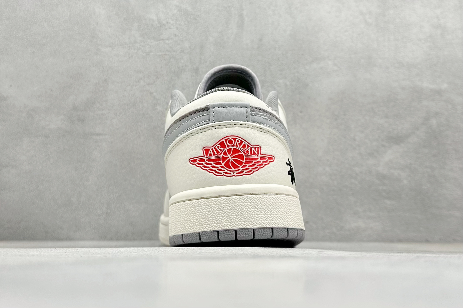 福利特价 
Air Jordan 1 Low 斯图西联名 高端定制 低帮复古篮球鞋
#定制鞋盒 大厂纯原