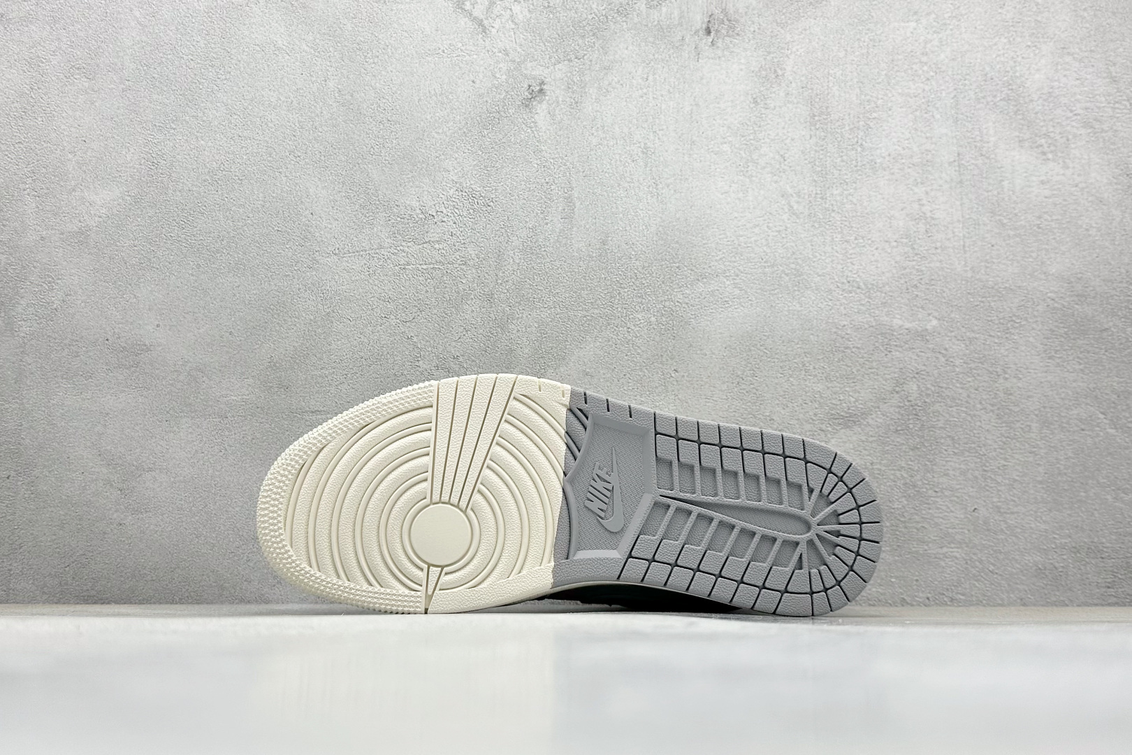福利特价 
Air Jordan 1 Low 斯图西联名 高端定制 低帮复古篮球鞋
#定制鞋盒 大厂纯原