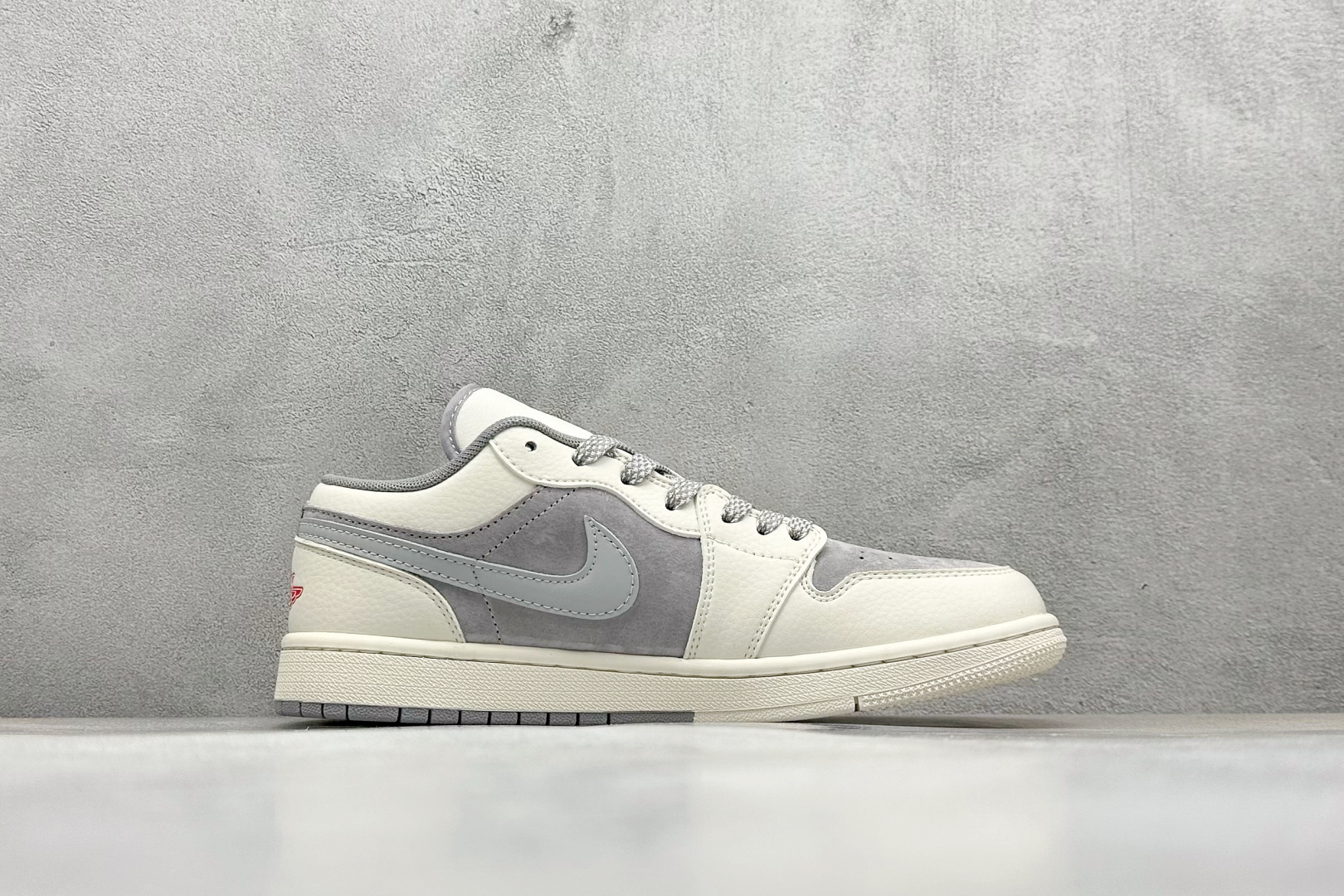 福利特价 
Air Jordan 1 Low 斯图西联名 高端定制 低帮复古篮球鞋
#定制鞋盒 大厂纯原