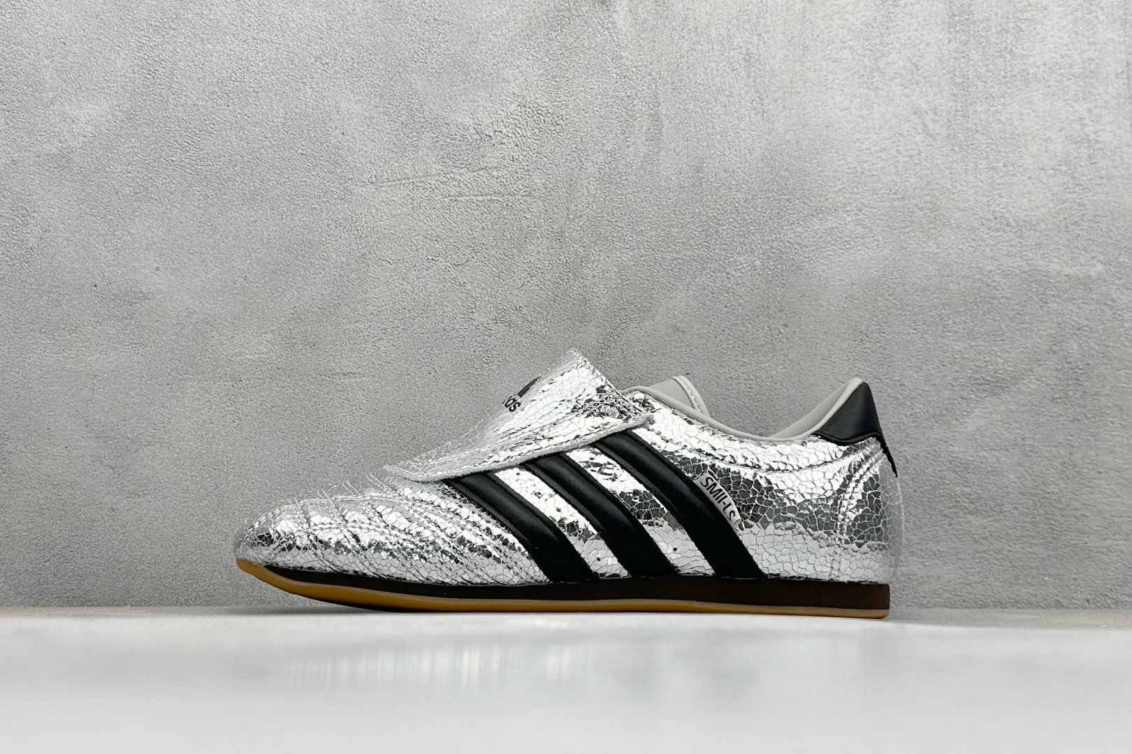 AdidOriginals Taekwondo 阿迪包裏性运动舒适防滑耐磨低帮训练鞋  JH9664