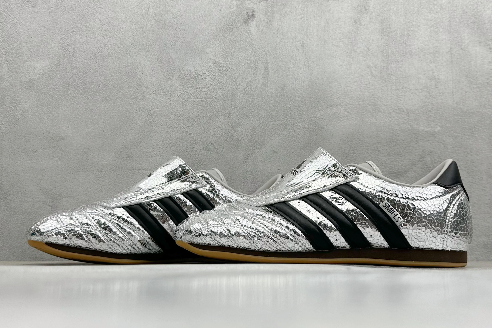 AdidOriginals Taekwondo 阿迪包裏性运动舒适防滑耐磨低帮训练鞋  JH9664