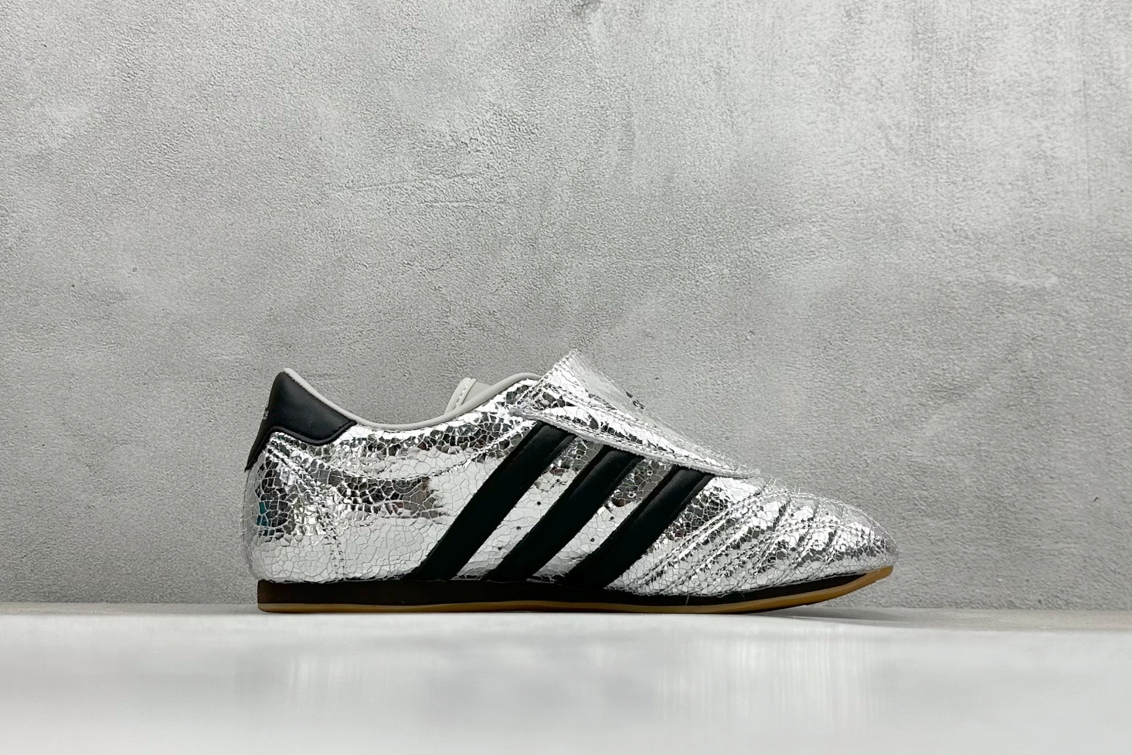 AdidOriginals Taekwondo 阿迪包裏性运动舒适防滑耐磨低帮训练鞋  JH9664