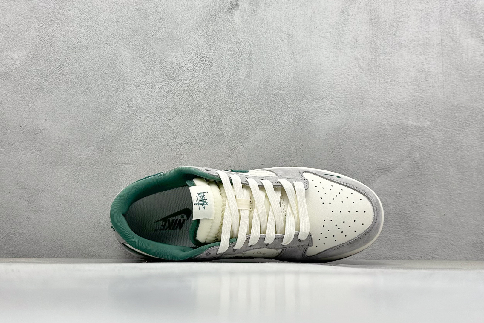 福利特价 
Nk SB Dunk Low 斯图西联名 周年高端定制 低帮休闲板鞋
#定制鞋盒 大厂纯原