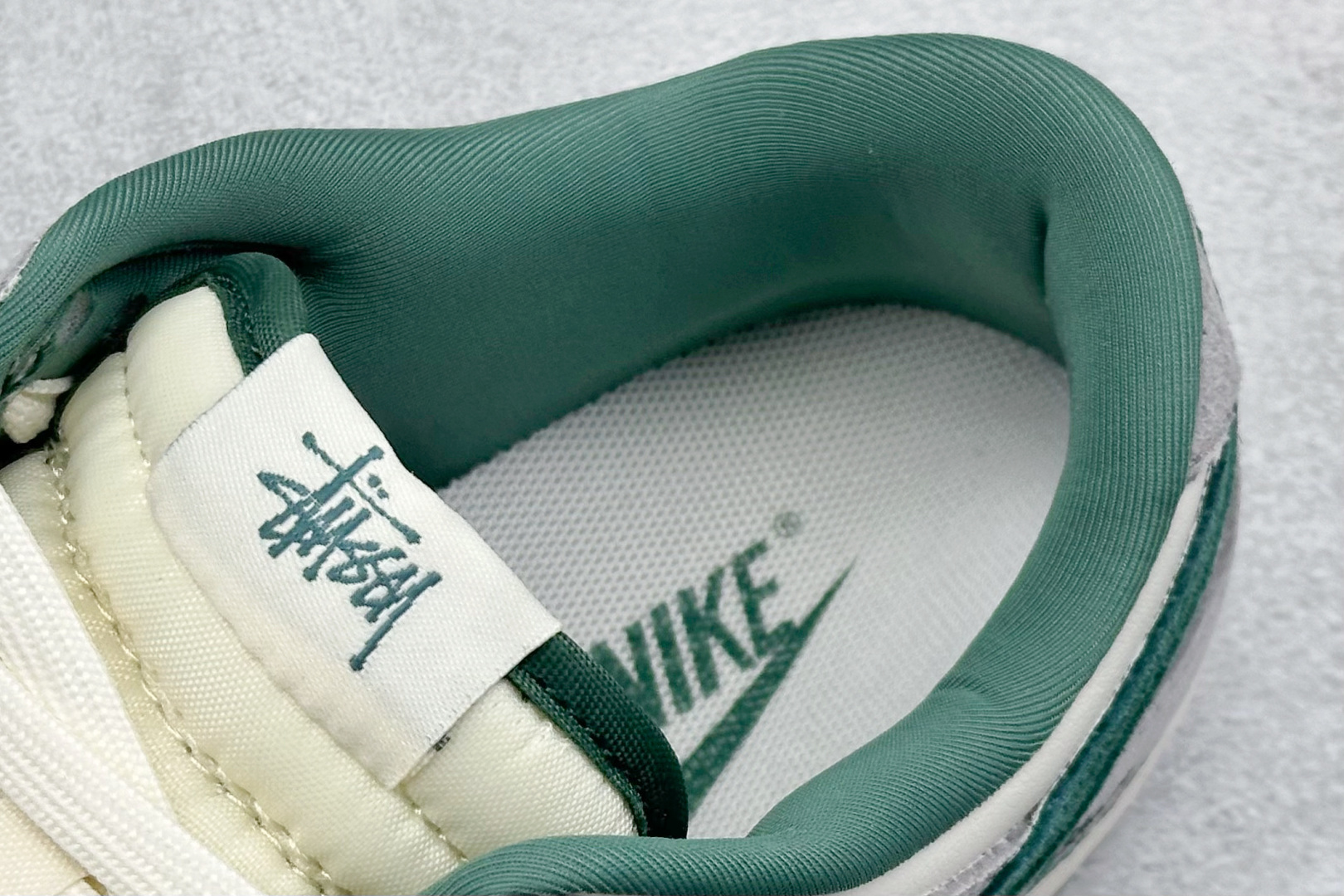 福利特价 
Nk SB Dunk Low 斯图西联名 周年高端定制 低帮休闲板鞋
#定制鞋盒 大厂纯原