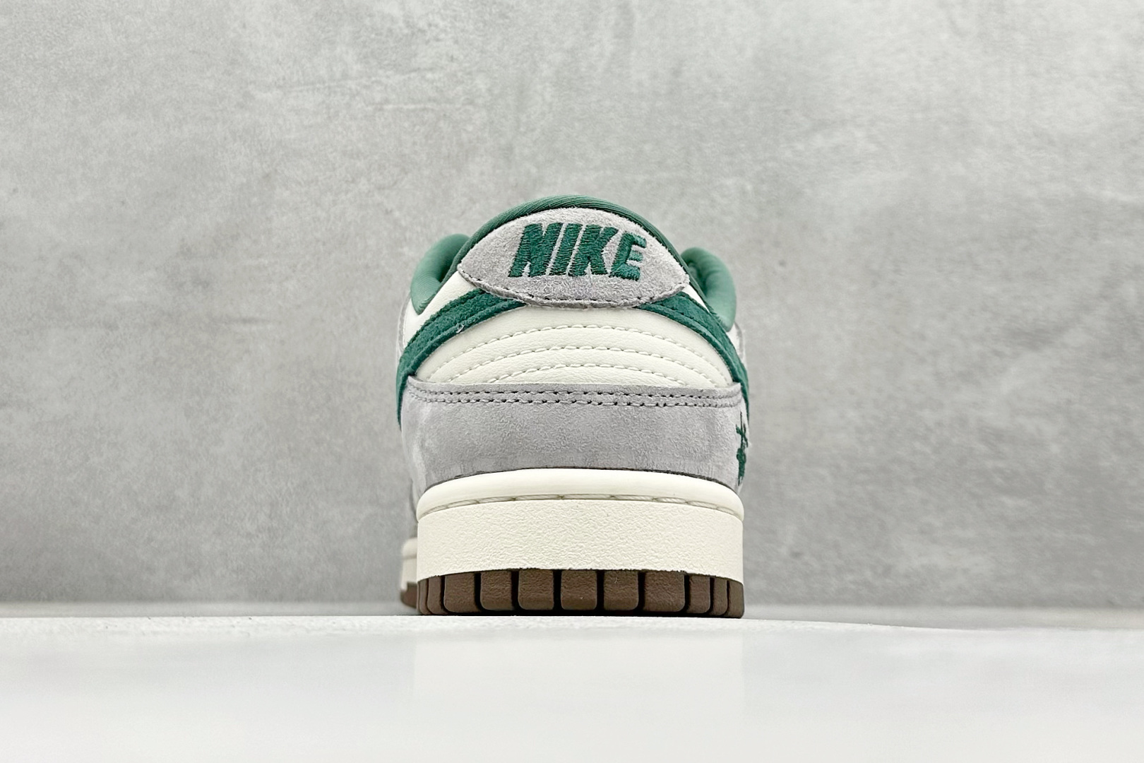 福利特价 
Nk SB Dunk Low 斯图西联名 周年高端定制 低帮休闲板鞋
#定制鞋盒 大厂纯原