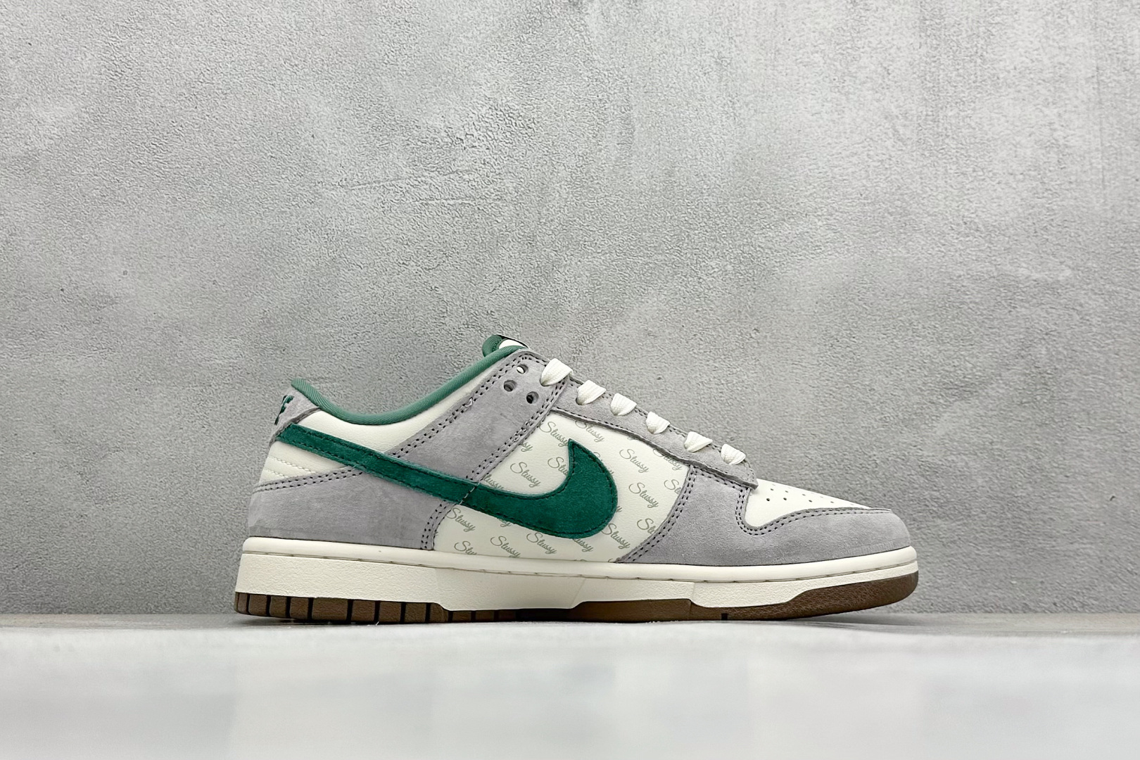 福利特价 
Nk SB Dunk Low 斯图西联名 周年高端定制 低帮休闲板鞋
#定制鞋盒 大厂纯原
